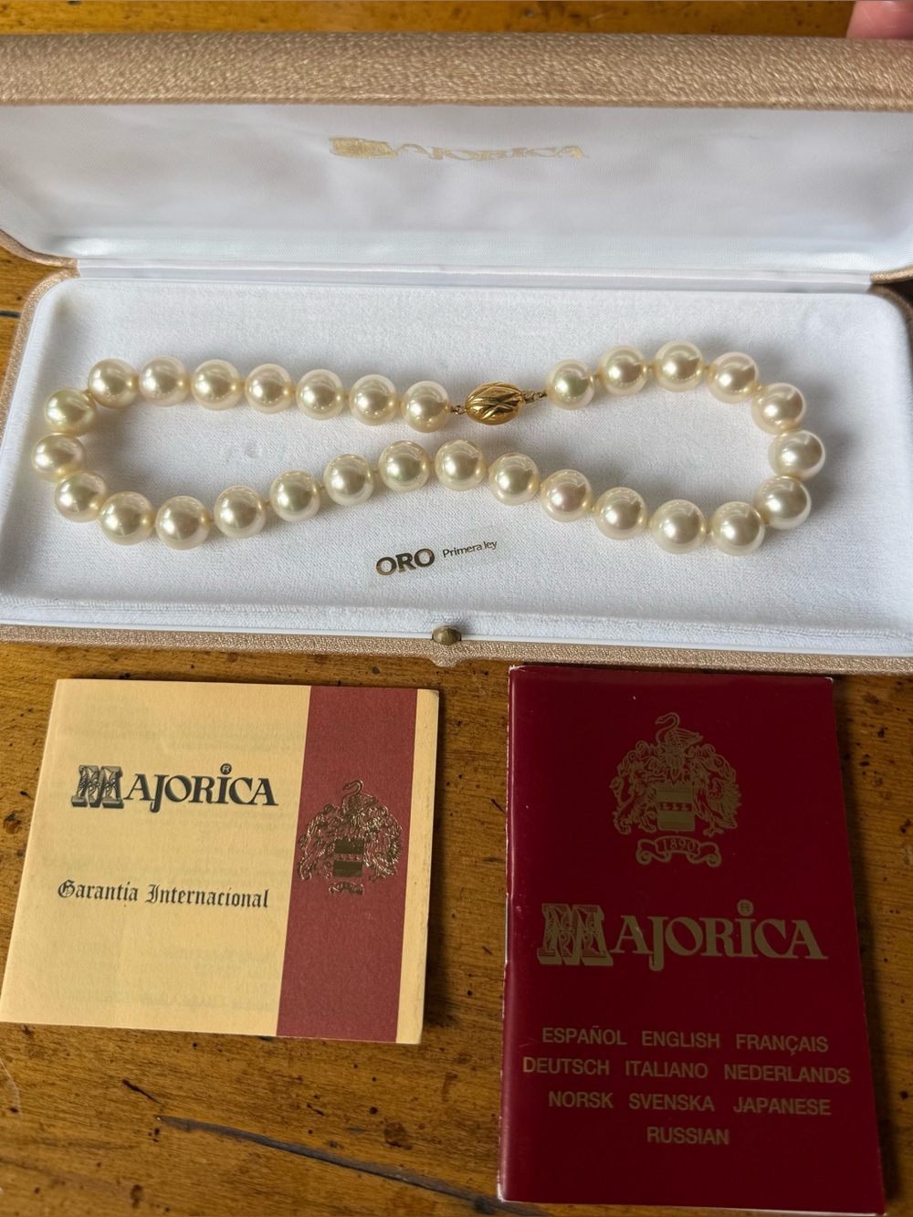 Majorica ORO PRIMERA KEY 15.5” simulated pearl choker with 18k gold clasp, case